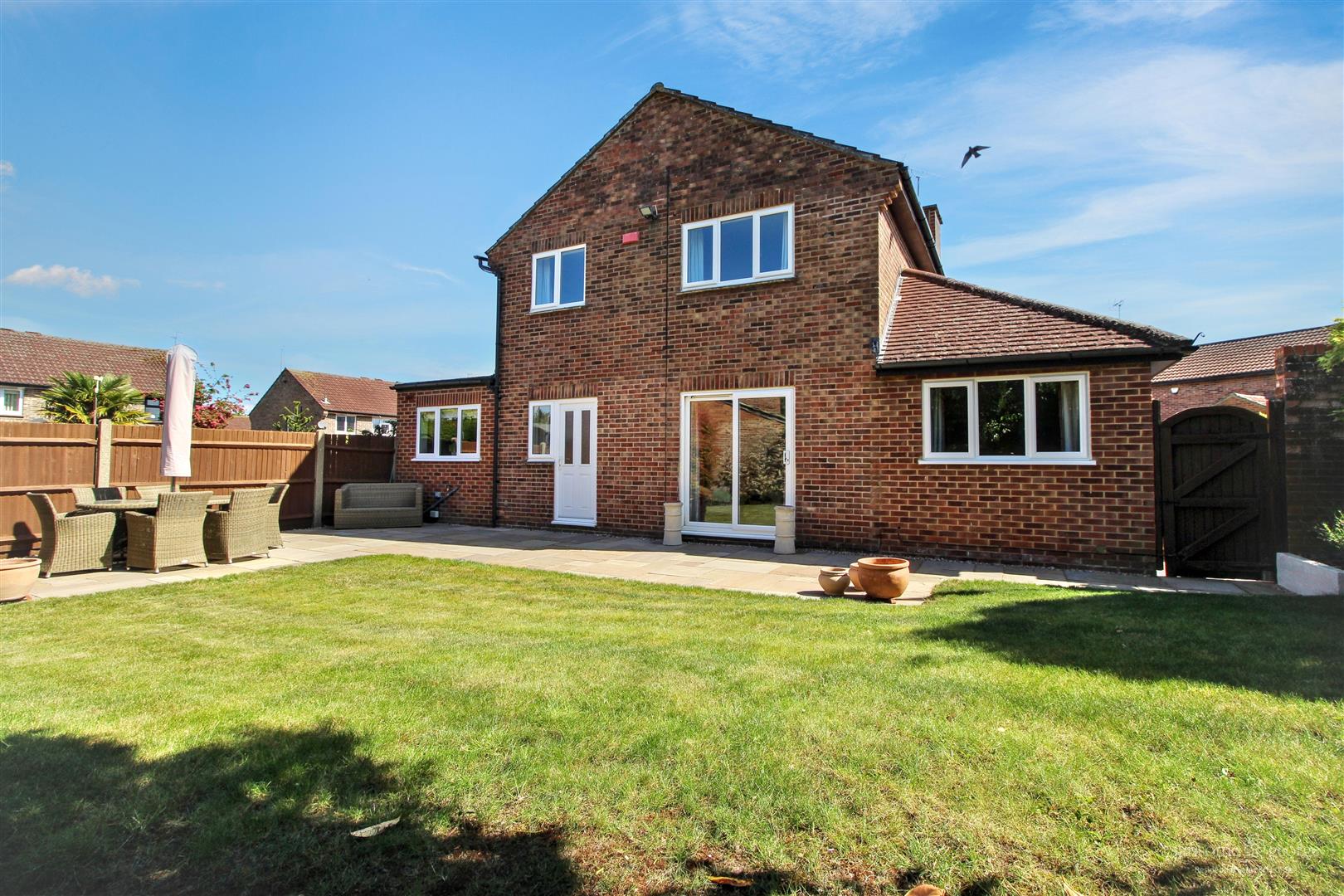 4 bed property in Devonshire Gardens, Reading